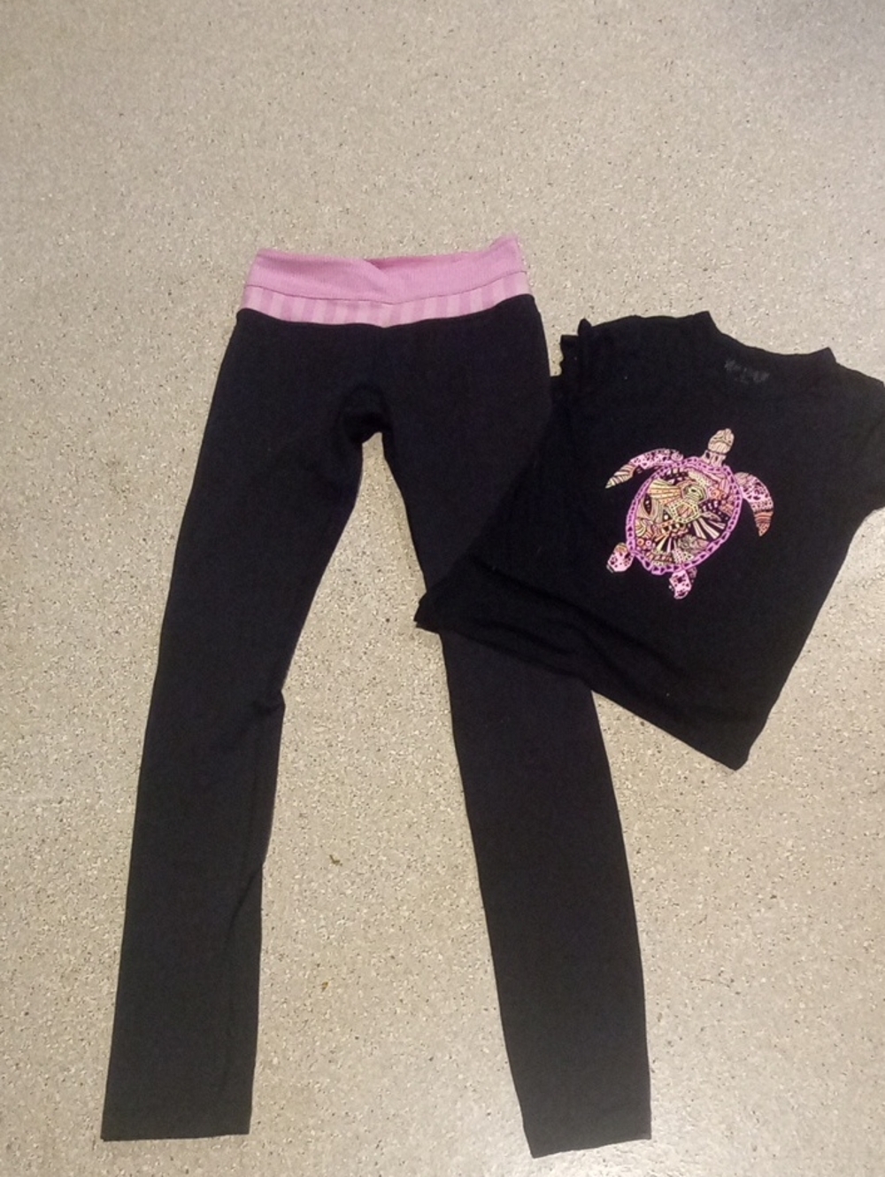 #736 "LuluLemon" BlackLeggings with Pink Waistband And Pink Turtle Top Set